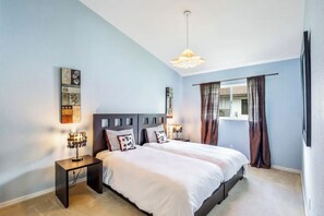 4 slaapkamers, een strijkplank/strijkijzer, gratis wifi, beddengoed