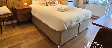 1 bedroom, desk, WiFi, bed sheets