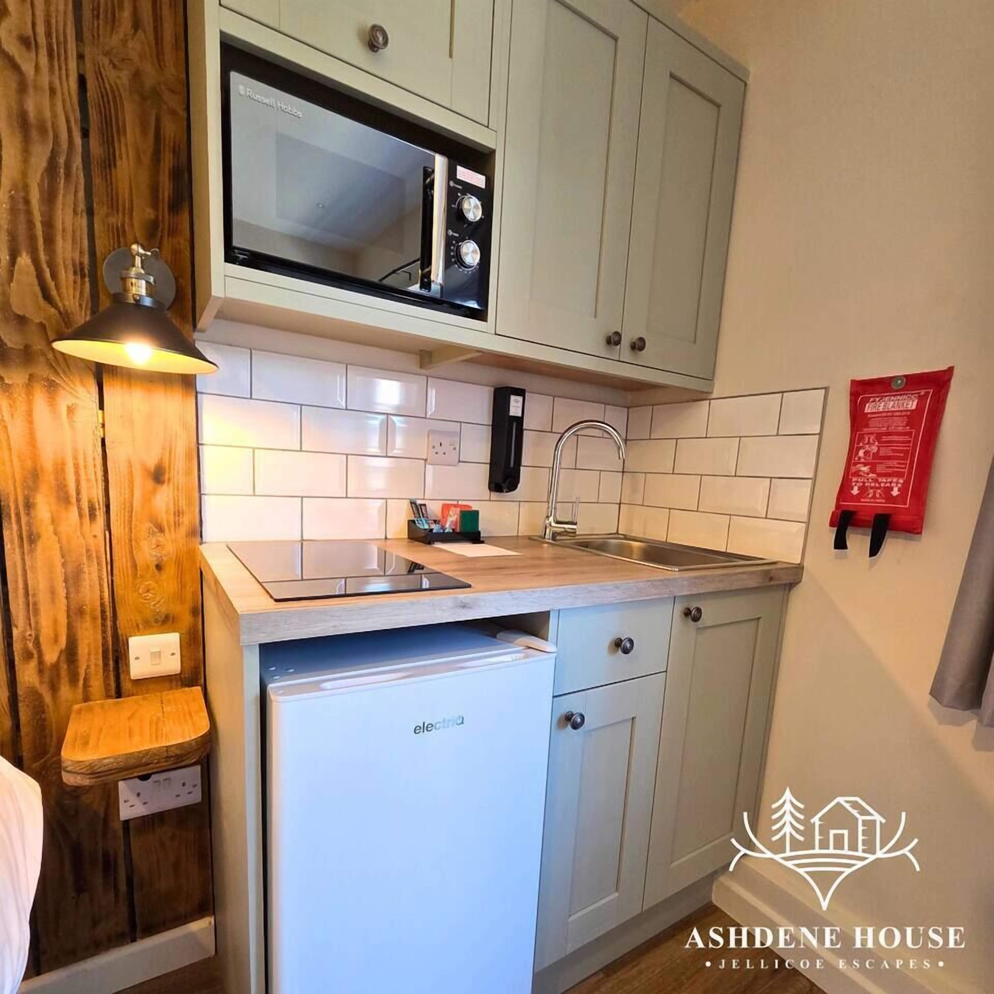 Fridge, microwave, stovetop, cookware/dishes/utensils