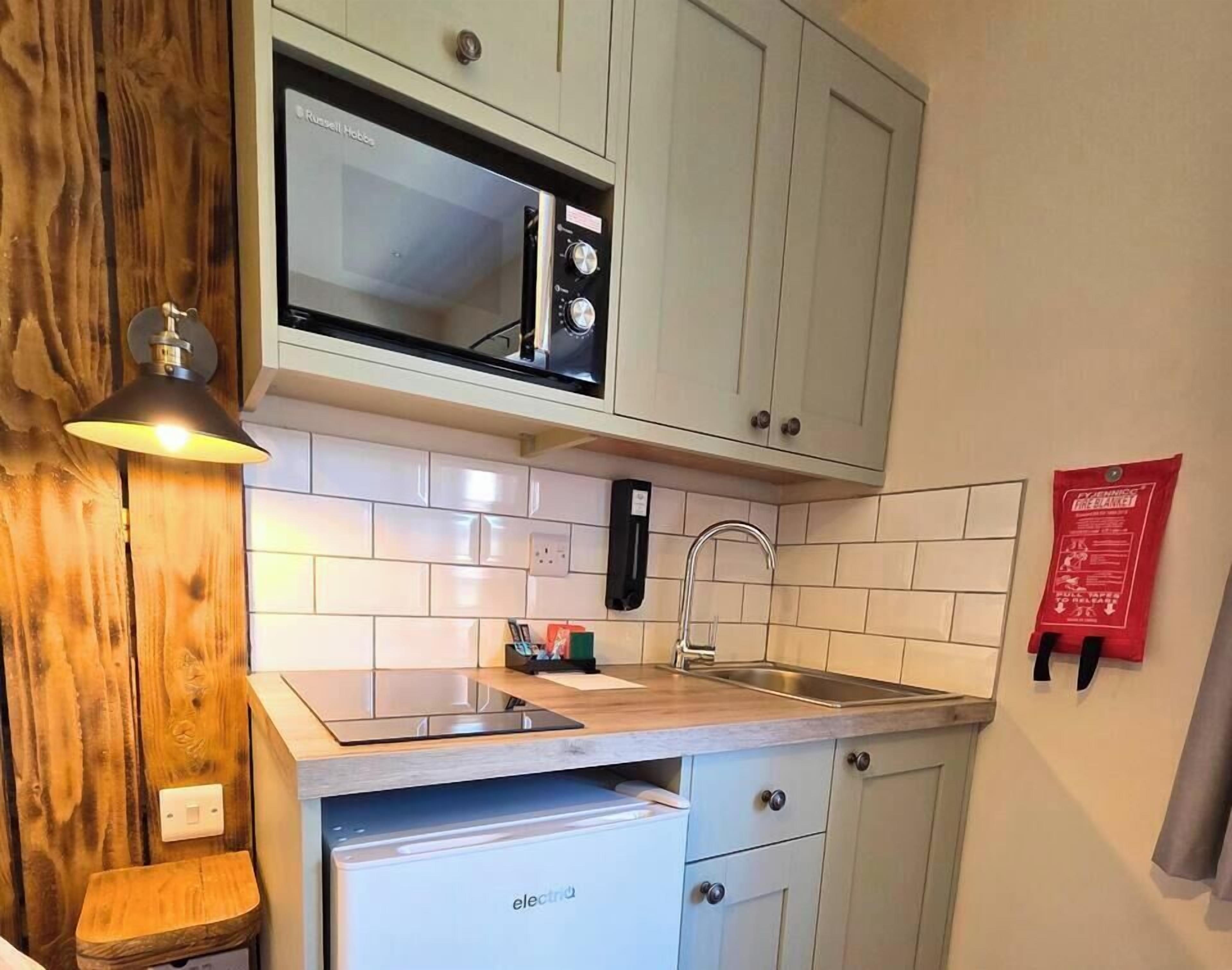 Fridge, microwave, stovetop, cookware/dishes/utensils