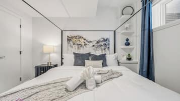 2 bedrooms, desk, iron/ironing board, travel crib