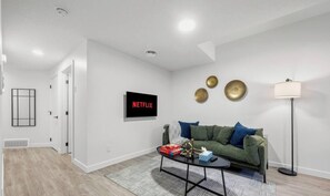 TV - Starlight Suite | Modern 2BR Near DT & University! (Edmonton)