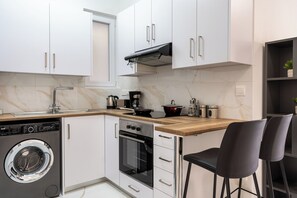 Full-sized fridge, microwave, oven, stovetop - Vibe - 1 BR APt & Balcony in Larnaca (Larnaca)