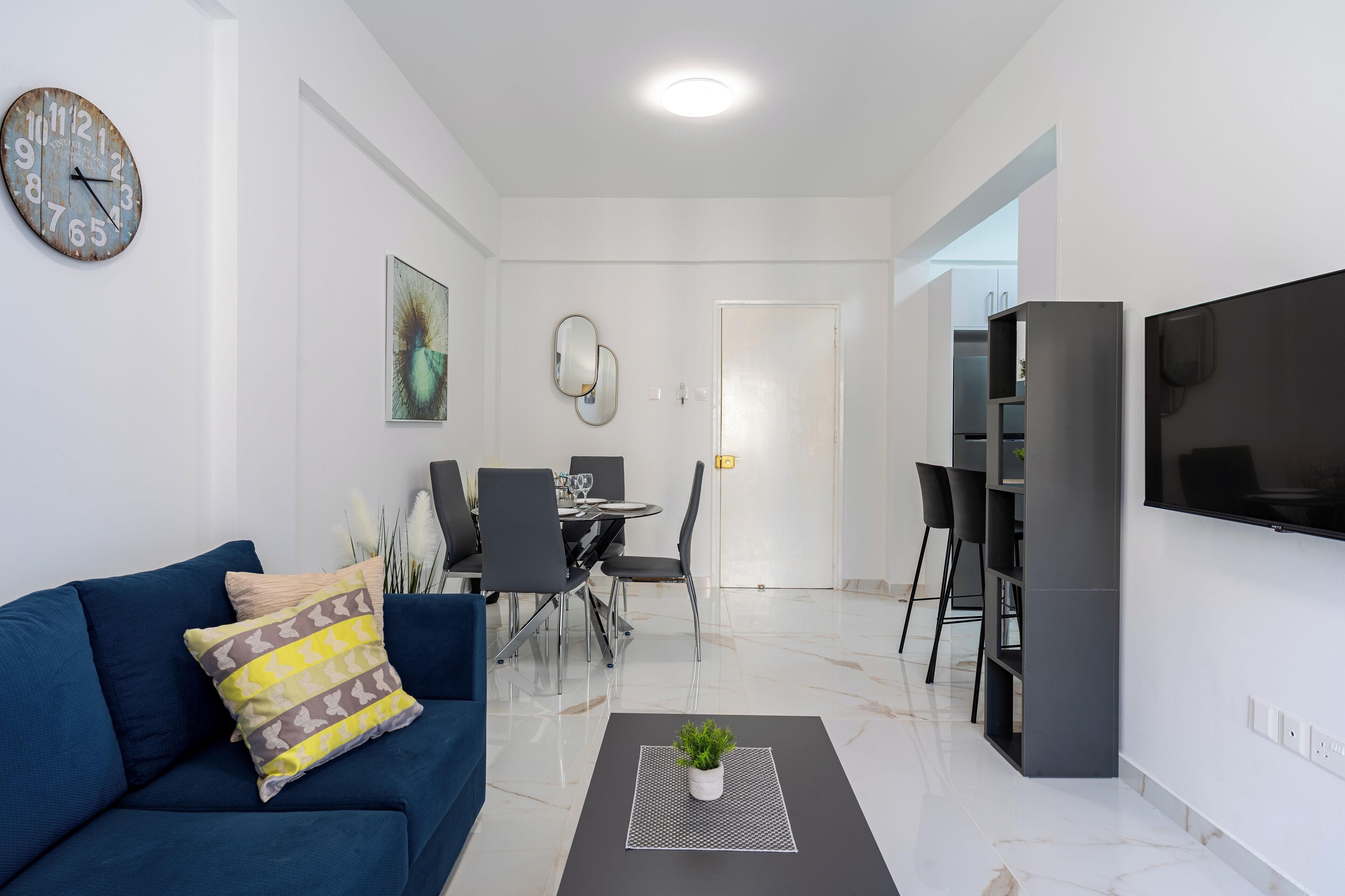 Appartement, 1 chambre, cuisine, vue ville | Salle de séjour | TV connectée de 43 pouces avec chaînes numériques, services de streaming