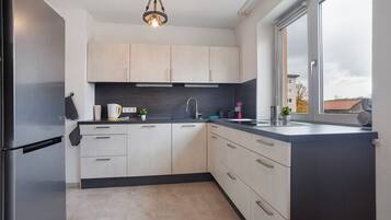 Fridge, microwave, oven, stovetop