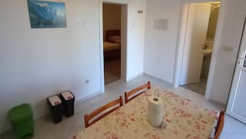 Apartment (Comfort One Bedroom Apartment with Te) | Esszimmer