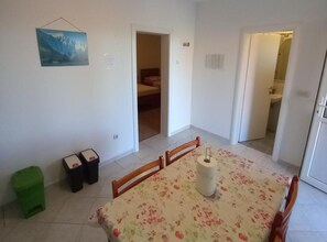 Apartment (Comfort One Bedroom Apartment with Te) | Esszimmer