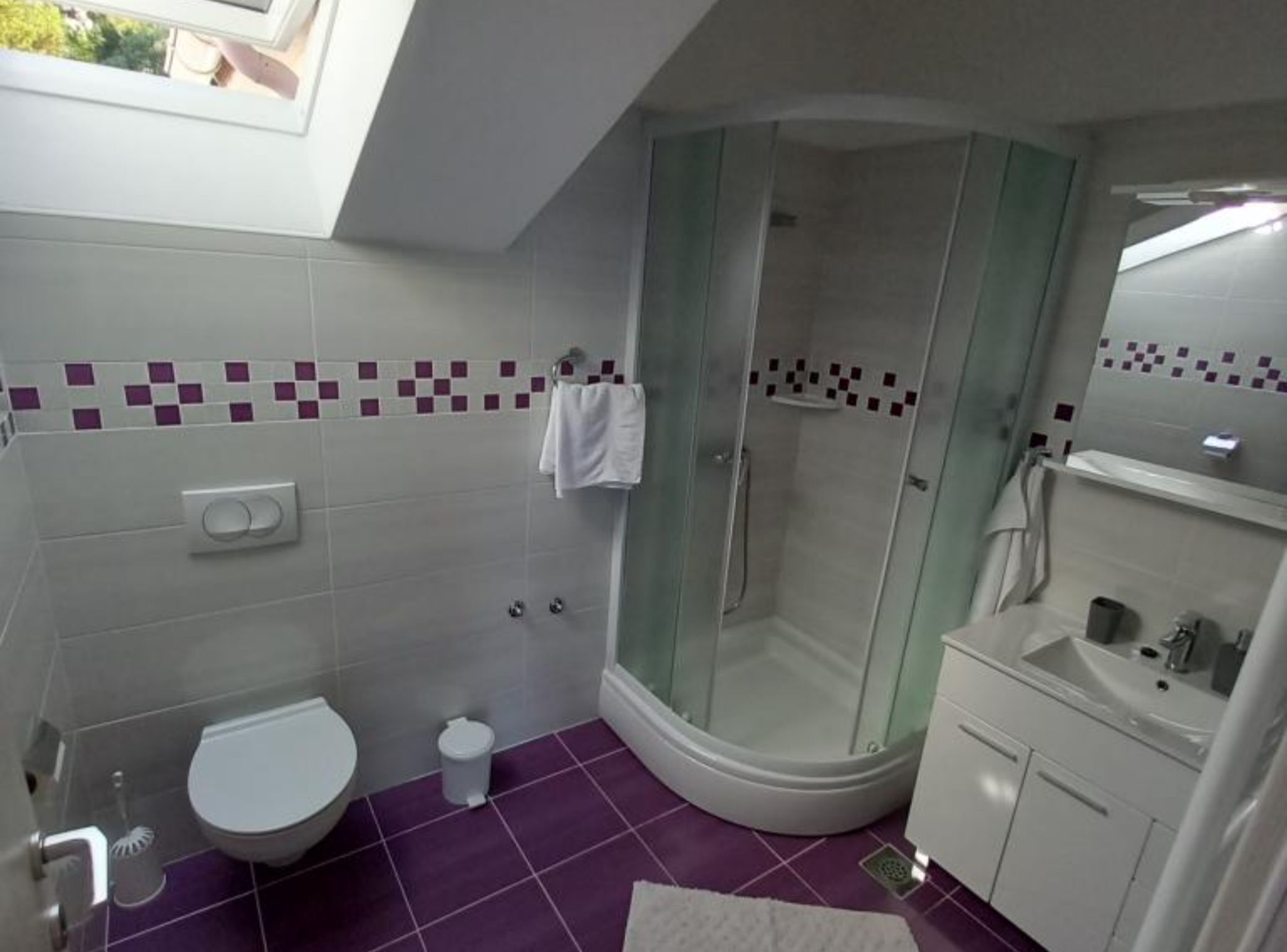 Apartment (Superior One Bedroom Apartment with B) | Bathroom | Towels