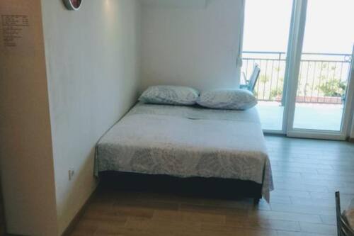 Apartment (Superior One Bedroom Apartment with B)