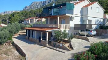 Apartment (Superior One Bedroom Apartment with B) | Exterior