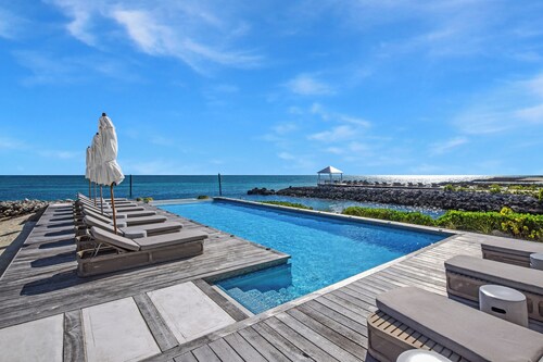 Modern Penthouse w/Private Rooftop Pool, Hot tub and Dock