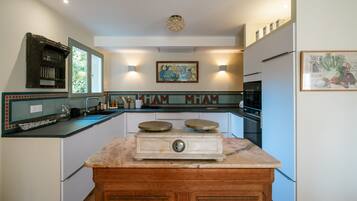 雪櫃、微波爐、焗爐、爐具