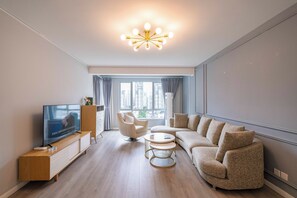 Superior Apartment, 2 Bedrooms, Kitchen, City View | Living room