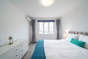Superior-Apartment, 2 Schlafzimmer, Küche, Stadtblick | Bügeleisen/Bügelbrett, kostenloses WLAN