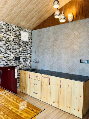 Cottage phong cách cổ điển, sân hiên, quang cảnh vườn | Khu phòng khách