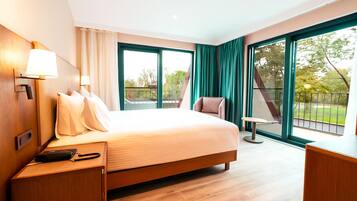 Suite Deluxe, balcón, vistas al jardín | Caja fuerte, escritorio, wifi gratis