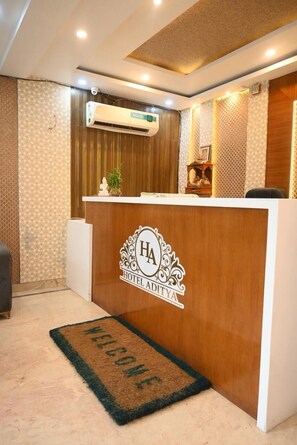 Quầy tiếp tân