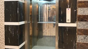 Gambar tidak terklasifikasi, 2 dari 12, tombol