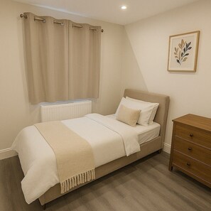 3 makuuhuonetta, silitysrauta/-lauta, Wi-Fi, vuodevaatteet