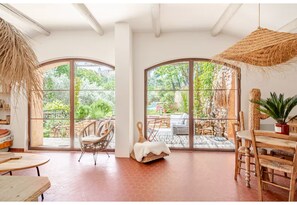 Fernseher, Stereoanlage