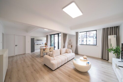 Tyms  2BR APT Hongqiao Paris Classic