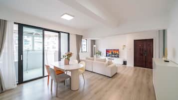 Superior Apartment, 2 Bedrooms, City View | Pemandangan dari bilik
