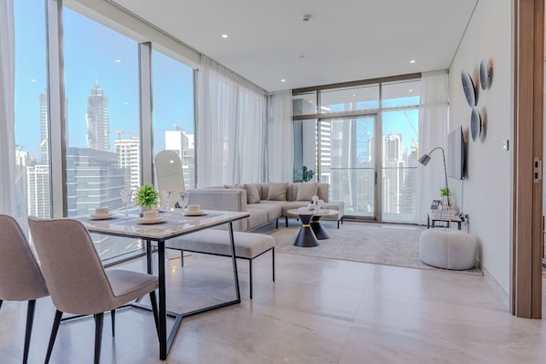 Deluxe Apartment, Balcony, City View | Living area