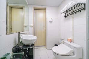 Superior Apartment, 1 Bedroom, Microwave, City View | Bathroom | Slippers - Tyms 1BR APT TianShan Dynasty View (Shanghai)