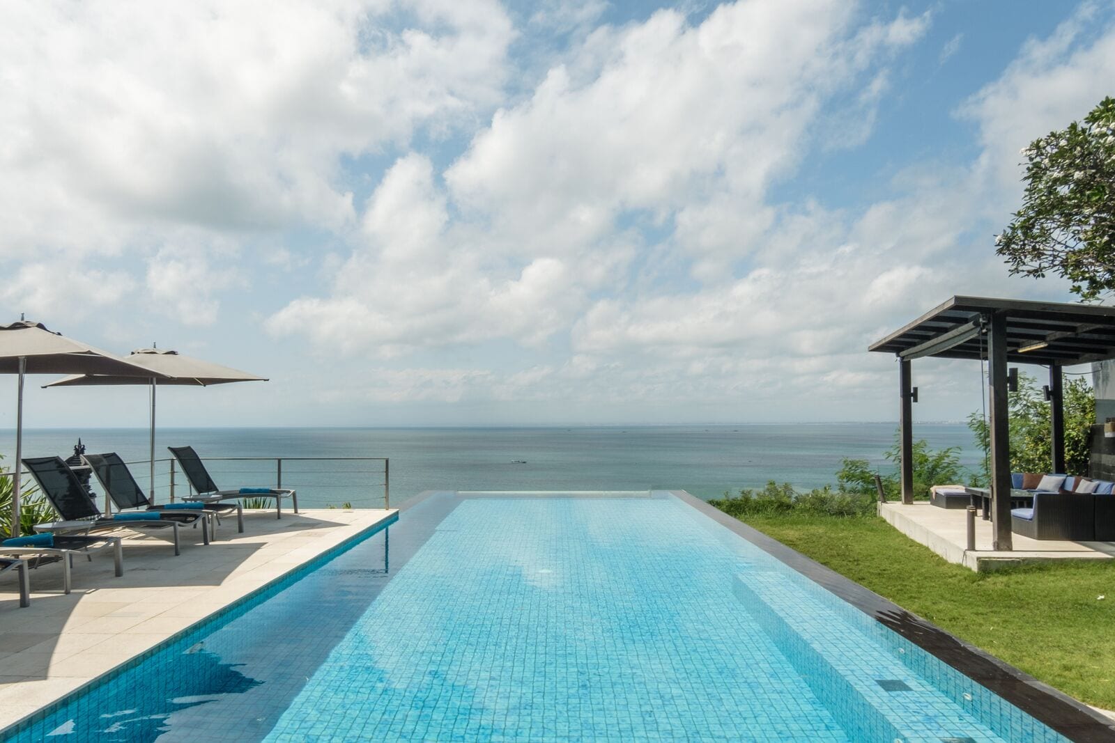 Kolam renang outdoor