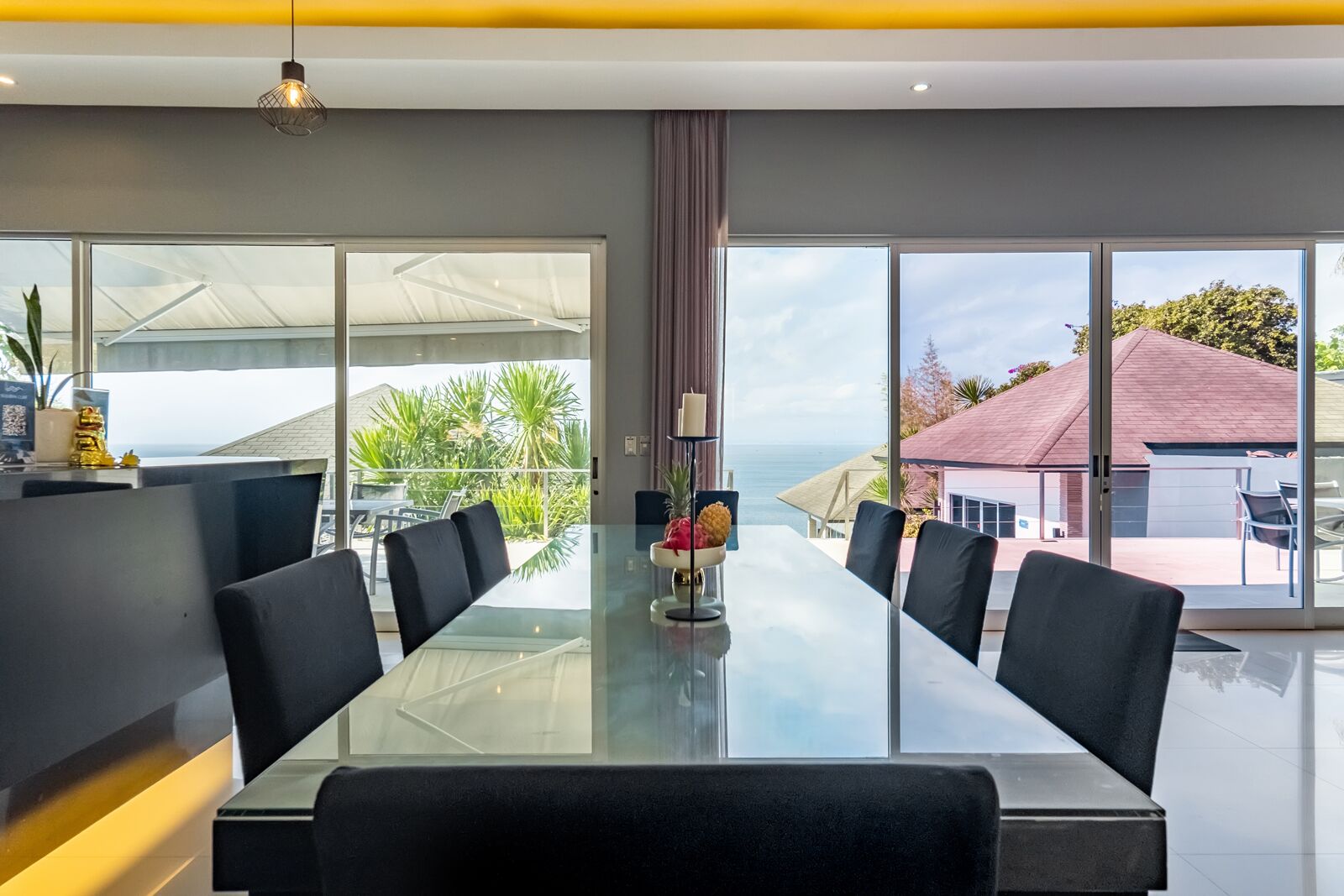Exclusive Villa, Ocean View | Dining room