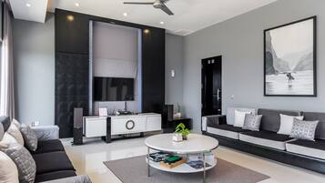 Exclusive Villa, Ocean View | Living area | 43-inch Smart TV with digital channels