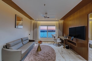Presidential Suite | 起居区 | 40-英寸纯平电视（配备有线频道）