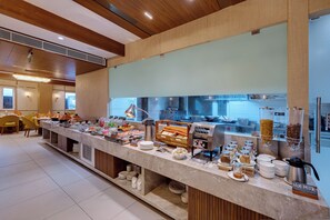 Déjeuner, dîner et souper servis sur place
