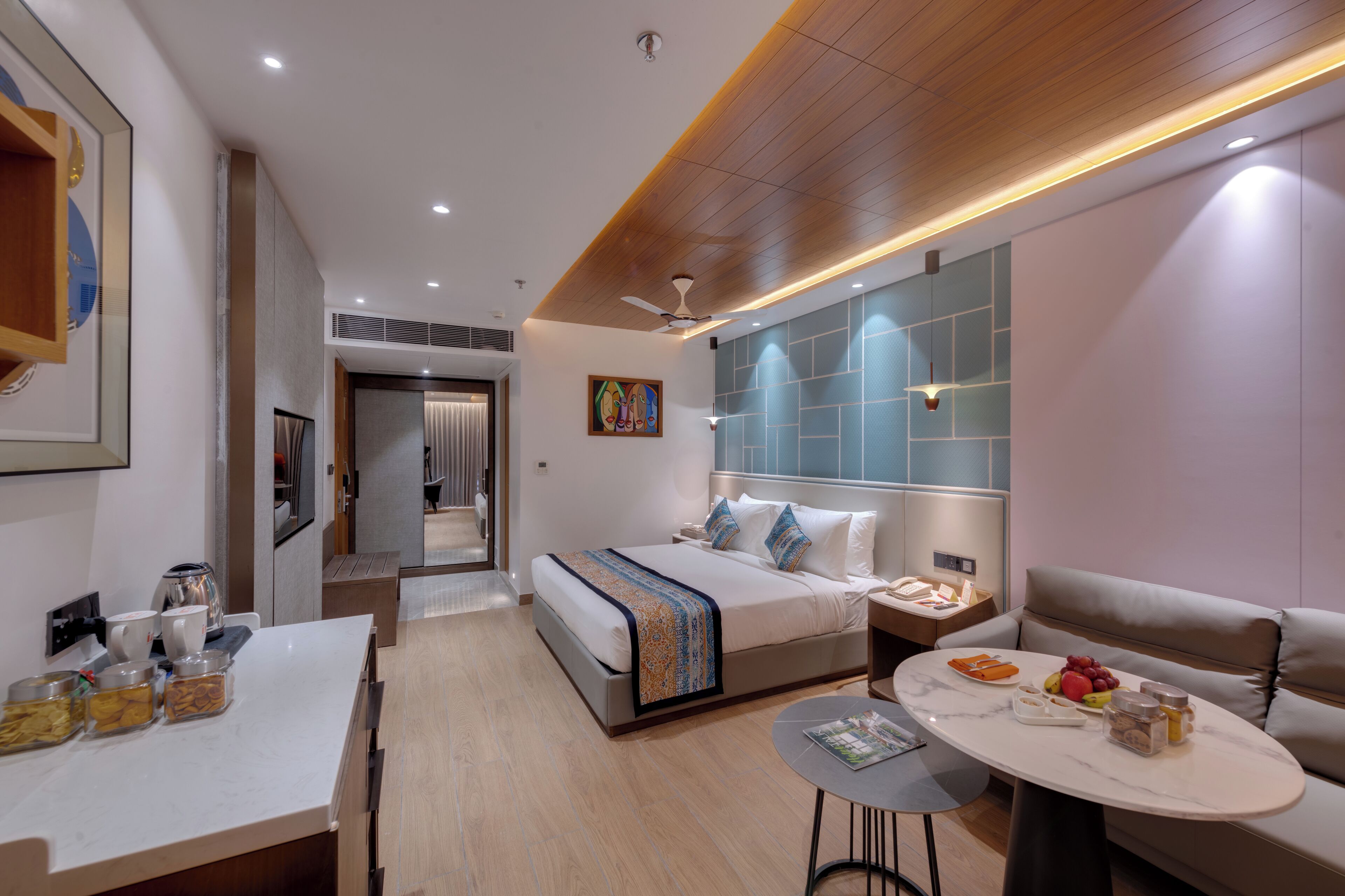 Presidential Suite | In-room safe, desk, blackout curtains, iron/ironing board