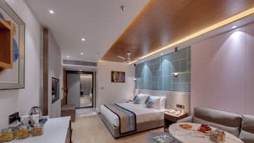 Presidential Suite | In-room safe, desk, blackout curtains, iron/ironing board