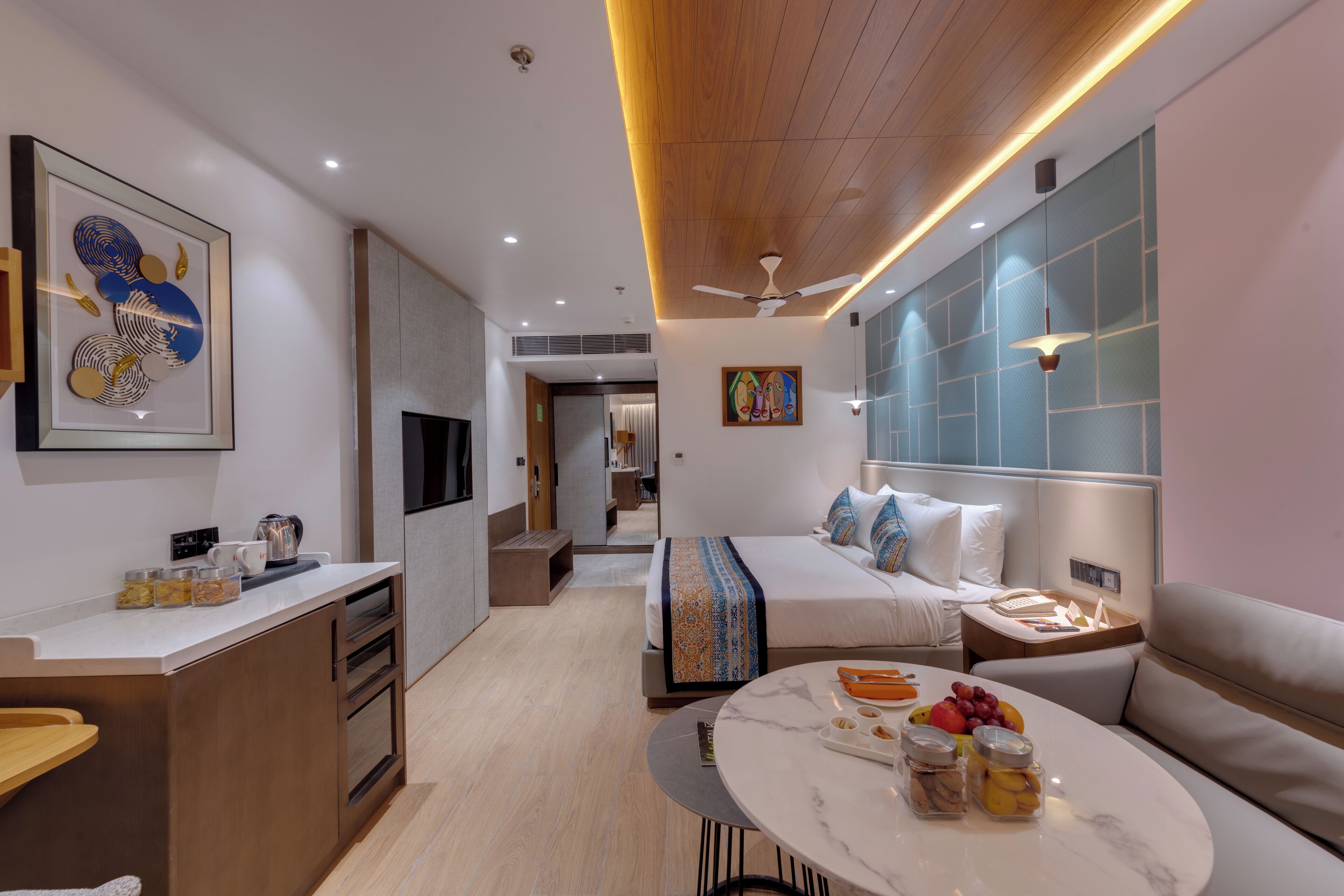 Presidential Suite | In-room safe, desk, blackout drapes, iron/ironing board