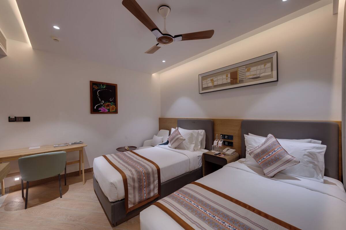 Deluxe Room with Twin Bed | In-room safe, desk, blackout drapes, iron/ironing board