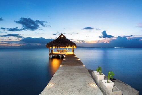 Bayshore 76 Beachfront Villa Palmar de Ocoa