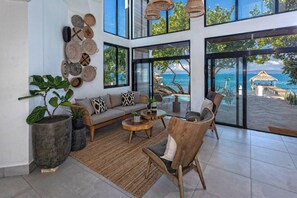 Books - Bayshore 76 Beachfront Villa Palmar de ocoa (Palmar de Ocoa)