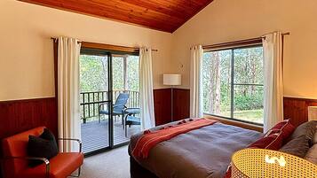 Deluxe Cabin, 1 Queen Bed, Kitchenette, Garden View | Premium bedding, down comforters, pillowtop beds, individually decorated