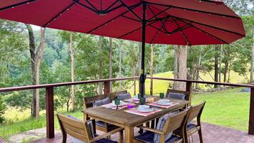 Mini-fridge, microwave, oven, stovetop