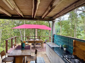 Mini-fridge, microwave, oven, stovetop - Yulo Kopa (Ellenborough)