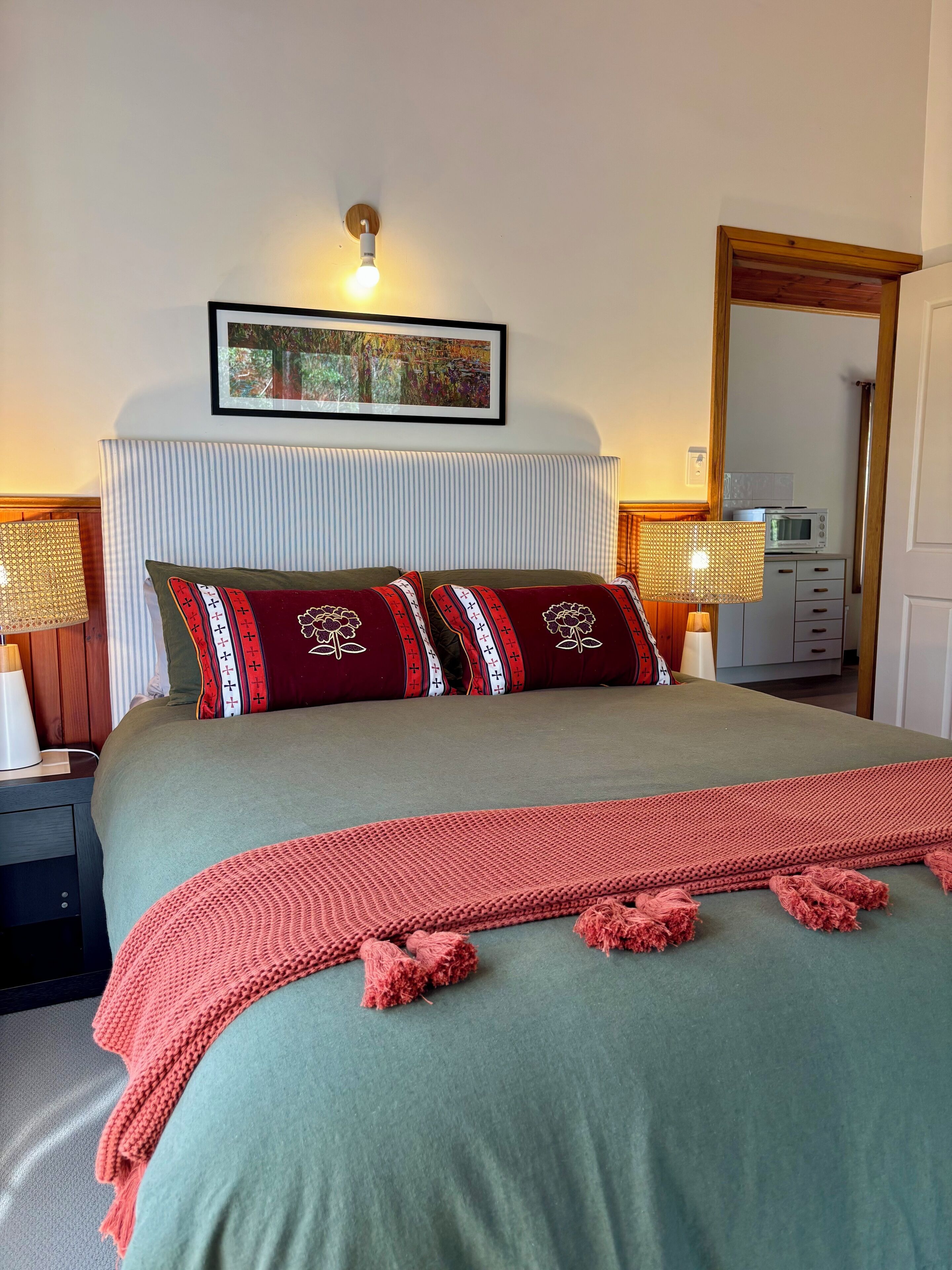 Deluxe Cabin, 1 Queen Bed, Kitchenette, Garden View | Premium bedding, down comforters, pillowtop beds, individually decorated