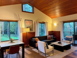 Deluxe Cabin, 1 Queen Bed, Kitchenette, Garden View | Premium bedding, down duvets, pillow-top beds, individually decorated