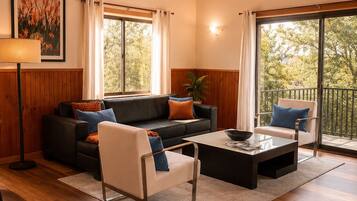Deluxe Cabin, 1 Queen Bed, Kitchenette, Garden View | Premium bedding, down duvets, pillow-top beds, individually decorated