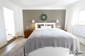 3 habitaciones, tabla de planchar con plancha, wifi y ropa de cama 