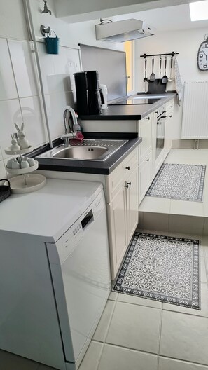 Refrigerador, horno, placa de cocina, lavavajillas