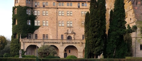 المنشأة من الخارج