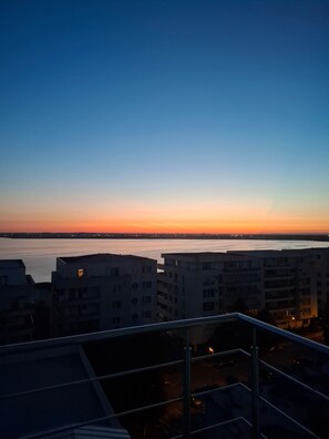 Property grounds - 2 rooms apartment, max 4 persons, 30 meters far from the Beach and the Black Sea (Constanța)