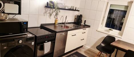 Køleskab, ovn, kogeplade, opvaskemaskine